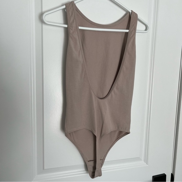 Aritzia Community backless tank bodysuit - Picture 2 of 3